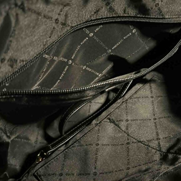 Michael Kors Black Leather Crossbody - LIKE NEW - Picture 10 of 10